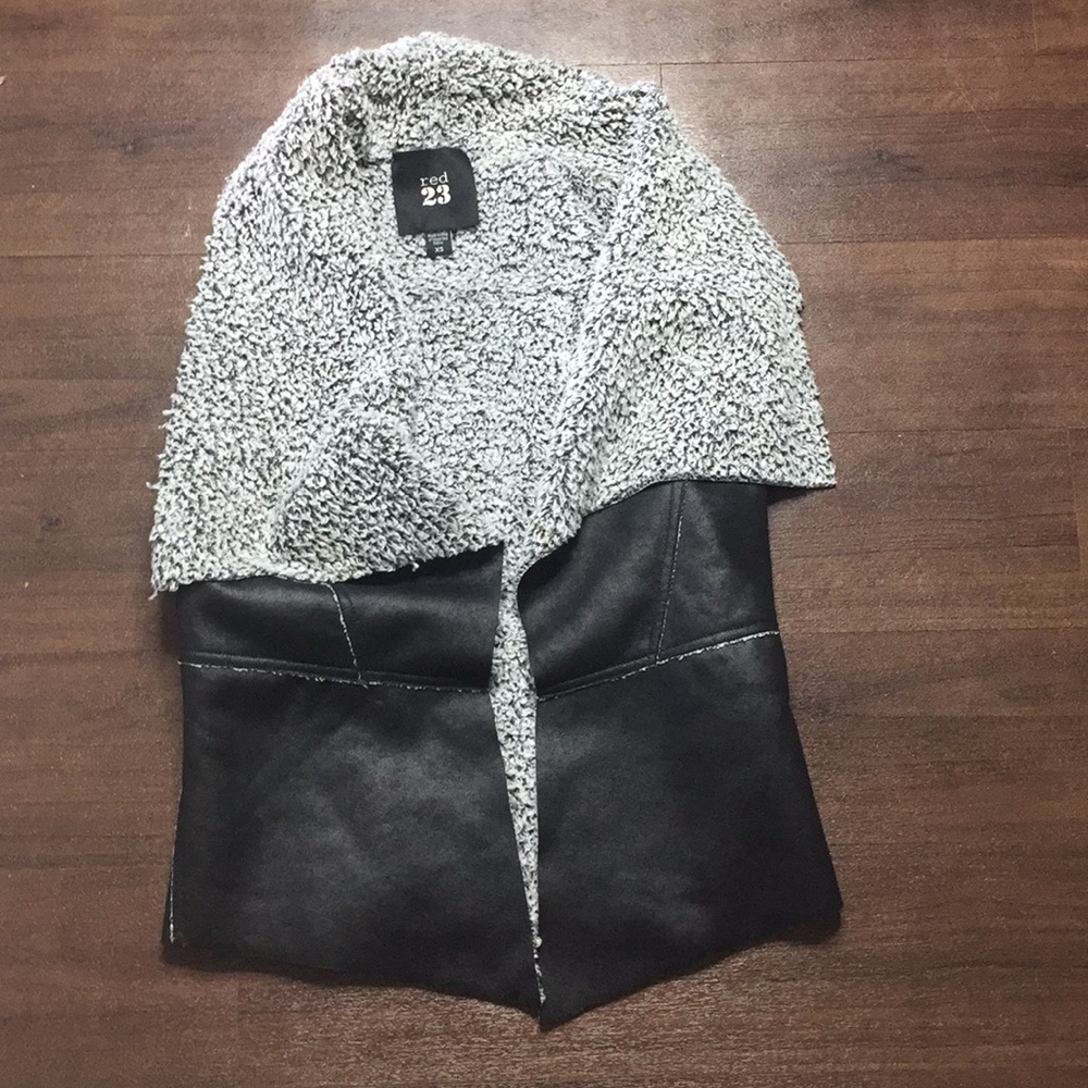 RED 23 Vest